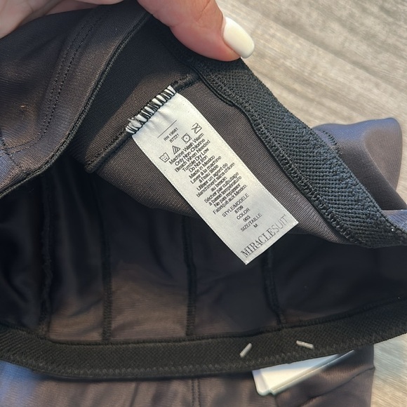 Miraclesuit Shape with an Edge Hi Waist Extra Firm Control Thigh Slimmer - Picture 4 of 5